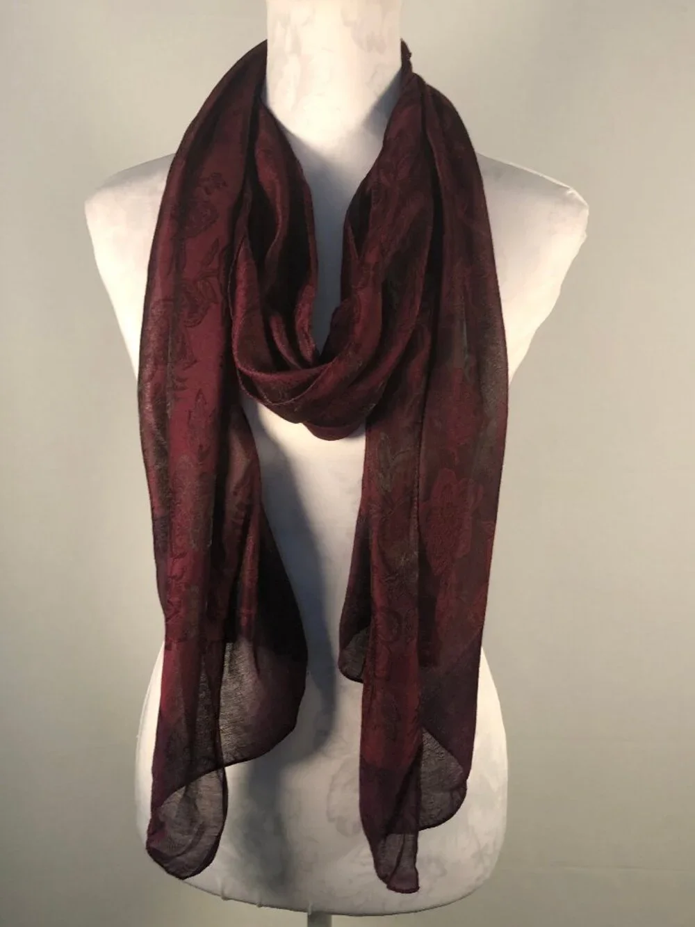 Echo elegant scarf